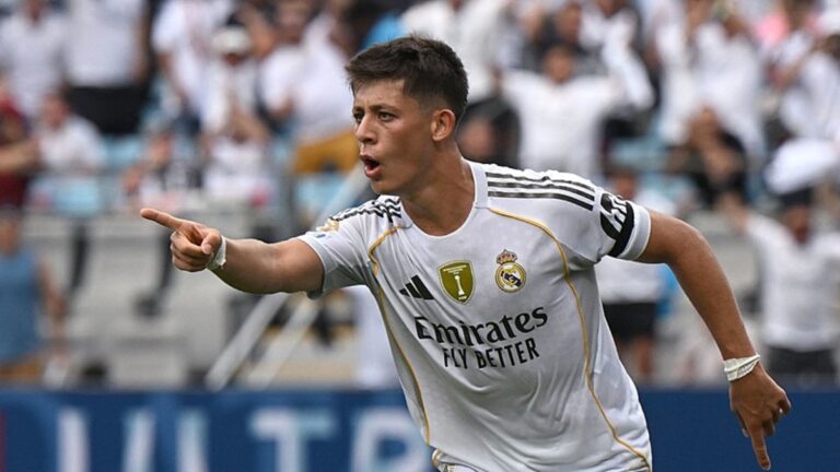 Derbiyi kazanan Real Madrid finalde Barcelona’nın rakibi oldu