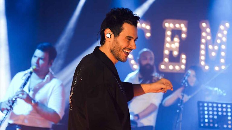 Cem Belevi, İzmir’de hayranlarıyla buluşuyor