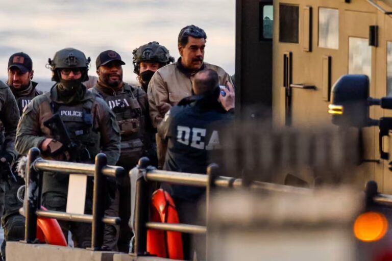 Maduro kelepçeli halde ilk kez yargılandı