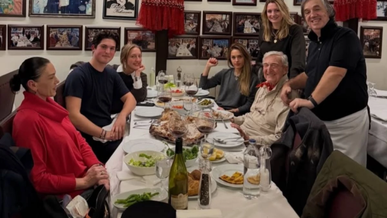 Rahmi Koç torunlarıyla balık keyfi yaptı