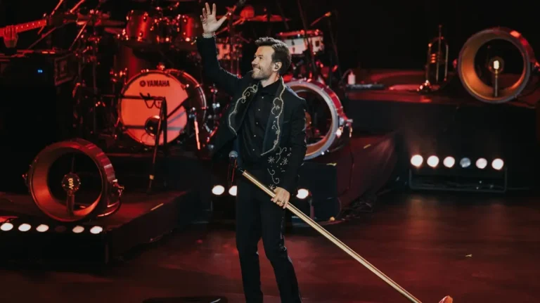 Ünlü şarkıcı Yalın konser tarihlerini duyurdu