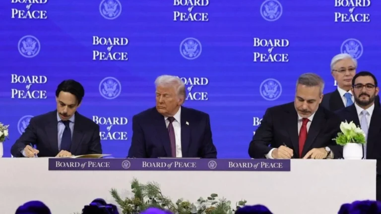 Dışişleri Bakanı Hakan Fidan, Gazze Barış Kurulu belgesini imzaladı