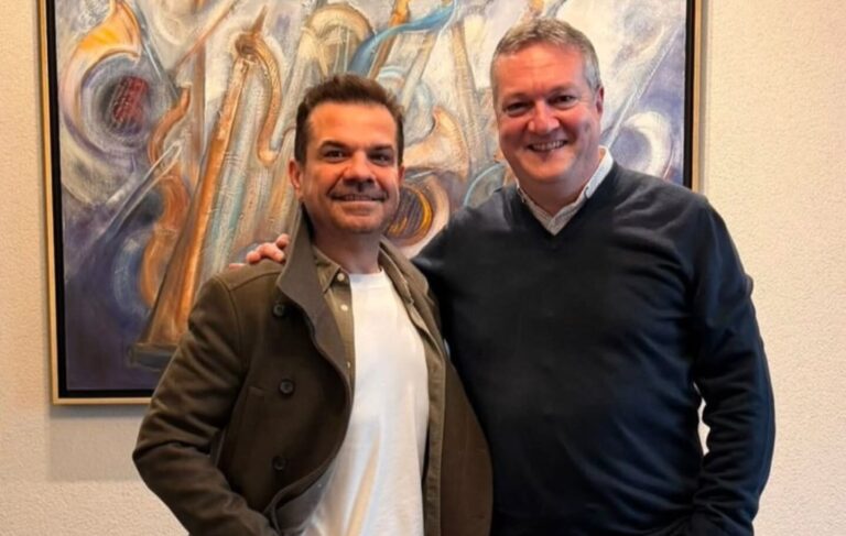 Artık dünya dinleyecek