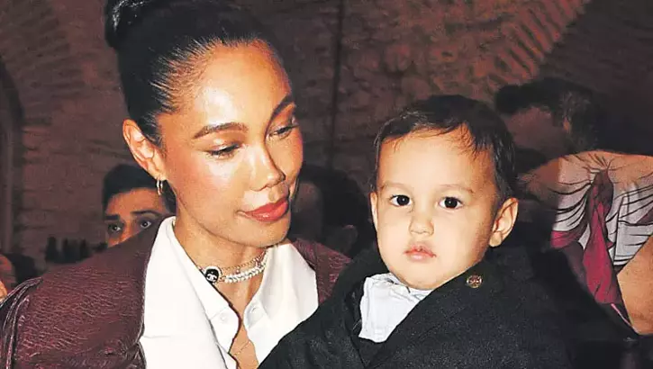 Babasını yalnız bırakmadı