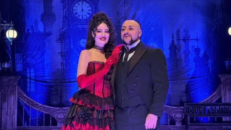 İçinde tiyatro hırsı varmış