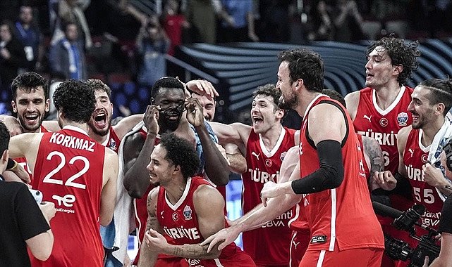 12 Dev Adam, Sırbistan’ı Devirip Üst Tura Yükseldi