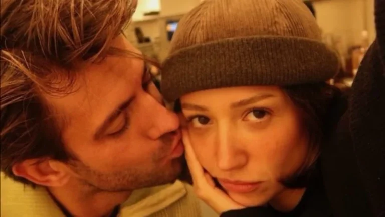 Çılgın bir aşkın pençesindeyiz