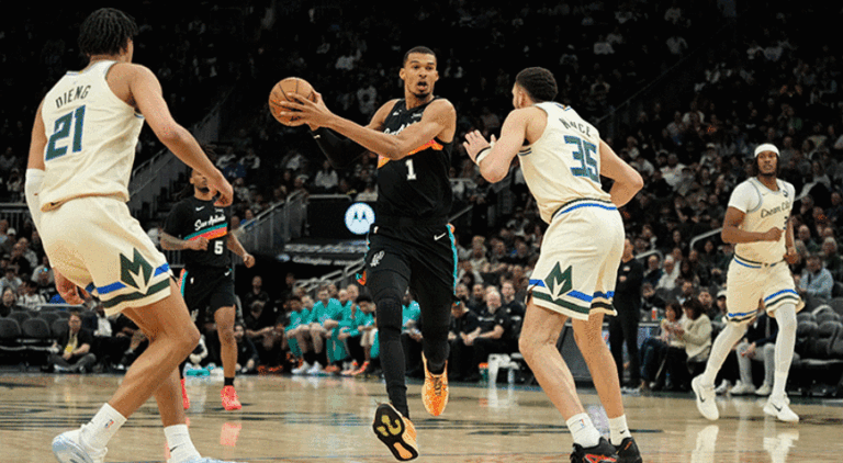 San Antonio Spurs seriyi 8 maça çıkardı