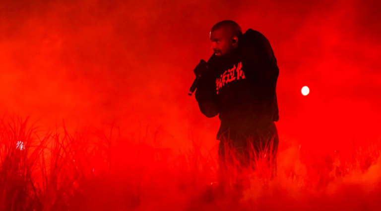 Kanye West rekorla geliyor