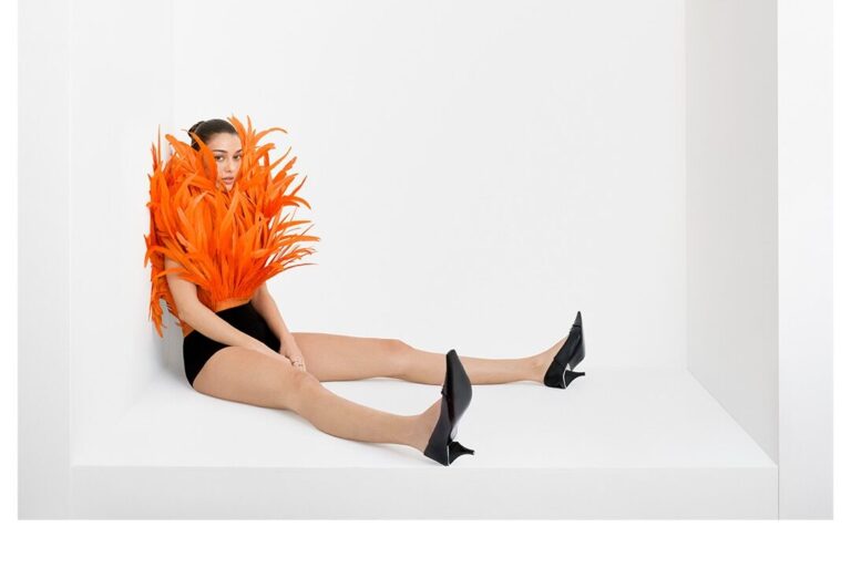 ‘O bir aktris, şair, yapımcı’