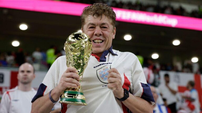 Dünya Kupası aşkı için evini satışa çıkardı