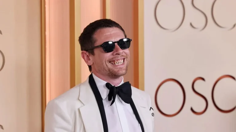 Jack O’Connell kırmızı halıda vampire dönüştü: ‘Sinners’ ile Oscar’a damga vurdu