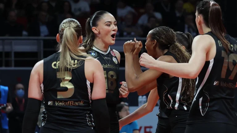 VakıfBank, Fenerbahçe’yi set vermeden mağlup etti