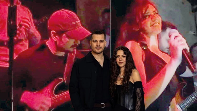 Aşkı için sahnede