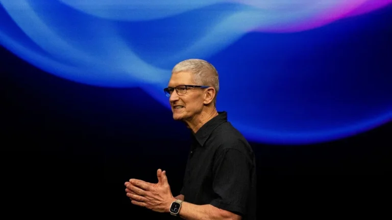 Apple’da bir dönem sona erdi: Tim Cook görevini bırakıyor