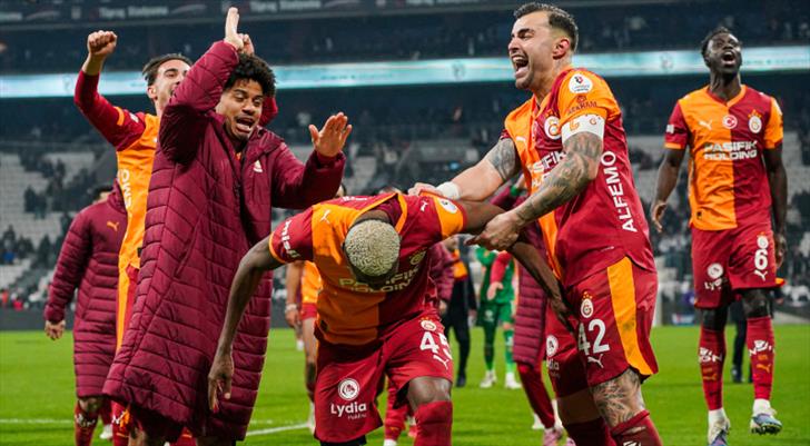 Galatasaray şampiyonluk yarışında avantajı bırakmıyor