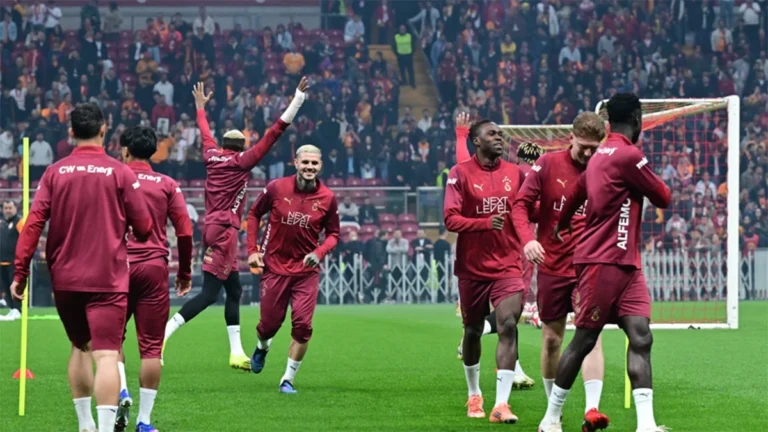 Galatasaray’dan gövde gösterisi! Taraftara açık antrenman