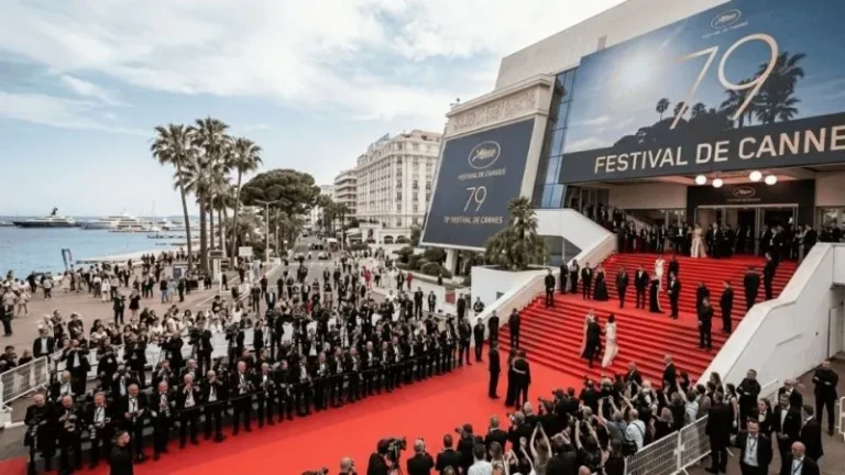 Cannes Film Festivali’nde şıklık, tartışma, duygusal anlar