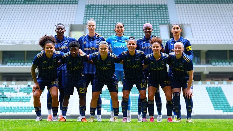 Fenerbahçe Kadın Futbol Takımı şampiyonluğa ulaştı