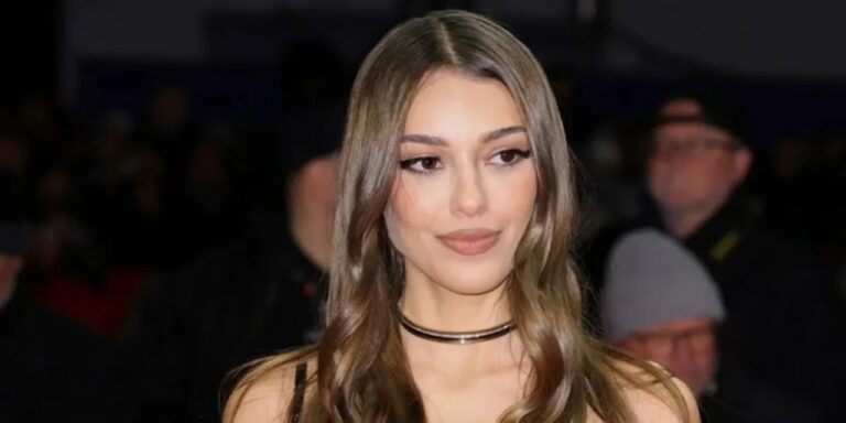 Yeni sevgililer aşklarını ilan etti