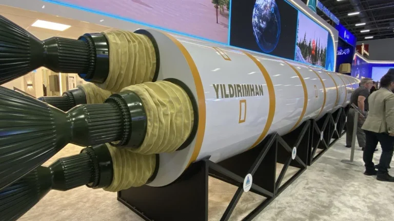 Türkiye’nin 6 bin kilometre menzilli balistik füzesi Yıldırımhan tanıtıldı