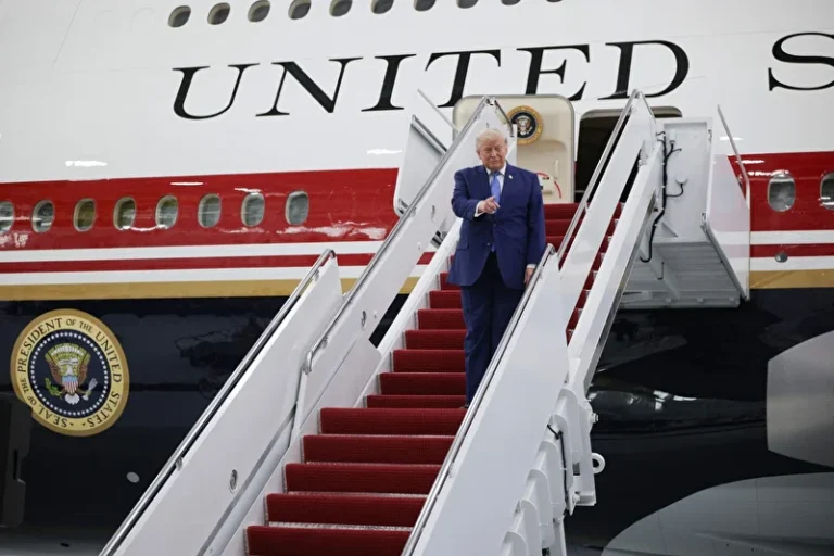 DONALD TRUMP YENİ AIR FORCE ONE’I TANITTI