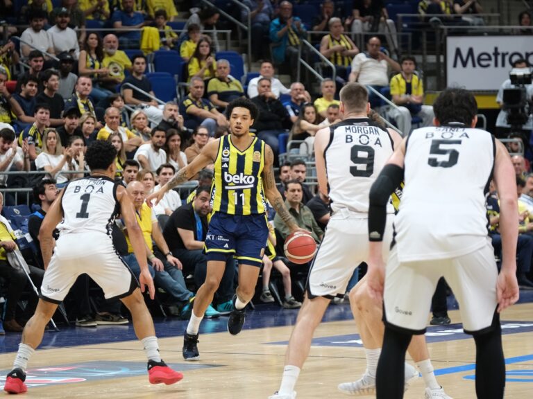 FENERBAHÇE BEKO FİNALE EŞİTLİK GETİRDİ
