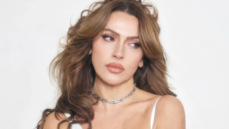 HADİSE YENİ ALBÜMÜYLE YÜKSELİŞİNİ SÜRDÜRDÜ