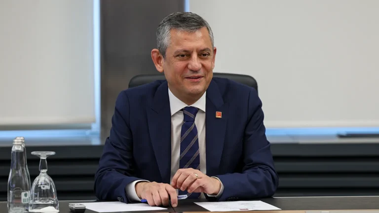 ÖZGÜR ÖZEL YENİ PARTİ SÜRECİNİ İLAN ETTİ