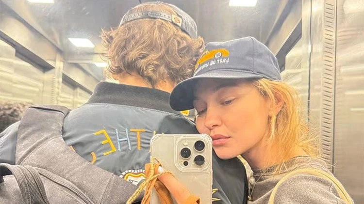 GIGI HADID PARİS KAÇAMAĞINDA AŞK POZU VERDİ
