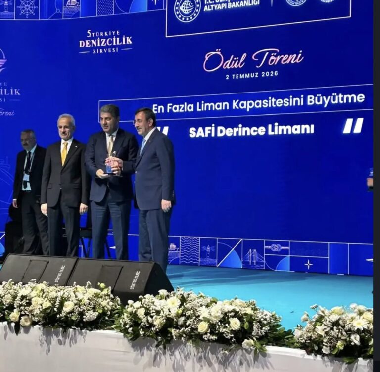 DENİZCİLİK ZİRVESİ SEKTÖRÜ BULUŞTURDU