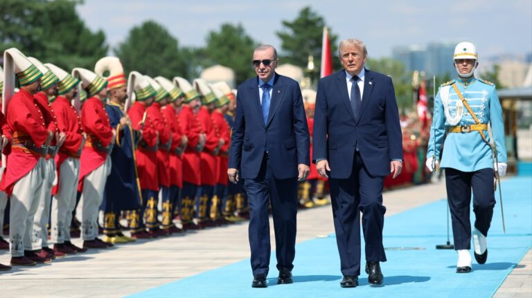 ABD BAŞKANI TRUMP A+ TİPİ TÖRENLE KARŞILANDI