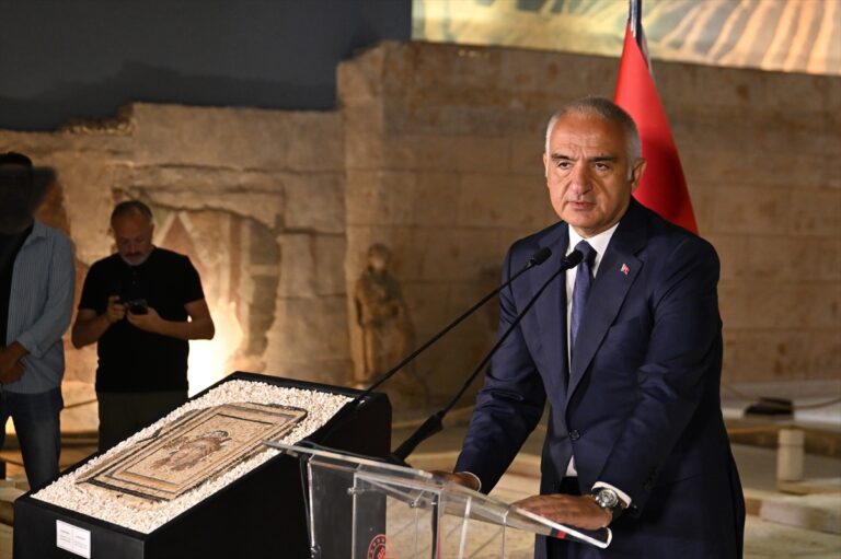 13’ÜNCÜ PANEL ZEUGMA’DAKİ YERİNE KAVUŞTU
