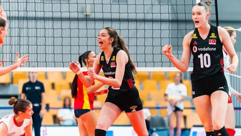 U18 MİLLİLERİ İSPANYA’YI SET VERMEDEN GEÇTİ