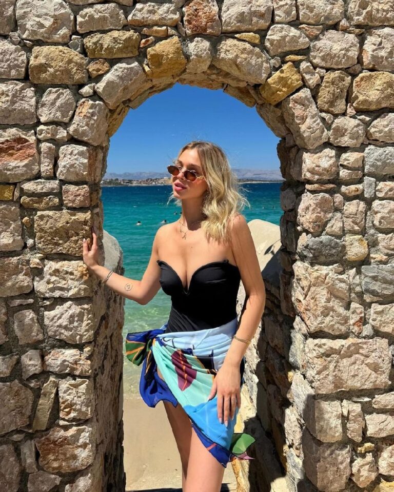 AYLİZ DUMAN OYUNCULUK KARİYERİNE BAŞLIYOR
