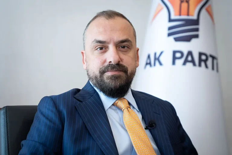AK PARTİ’NİN 25. YIL ORGANİZASYONUNDA FARUK ACAR İMZASI