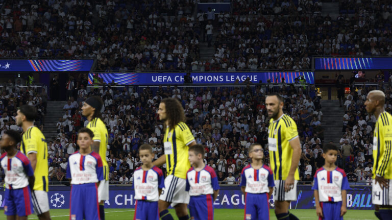 FENERBAHÇE LYON’U 2-1 YENEREK TURU GEÇTİ