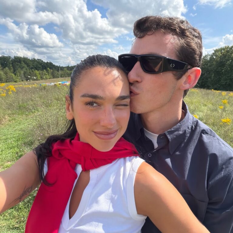 DUA LIPA HAYATININ EN GÜZEL GÜNLERİNİ YAŞIYOR