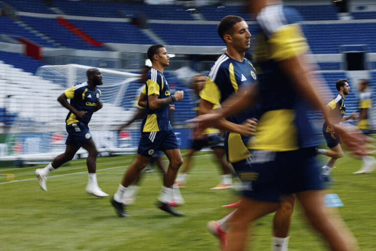 FENERBAHÇE, LYON DEPLASMANINDA TUR ARIYOR