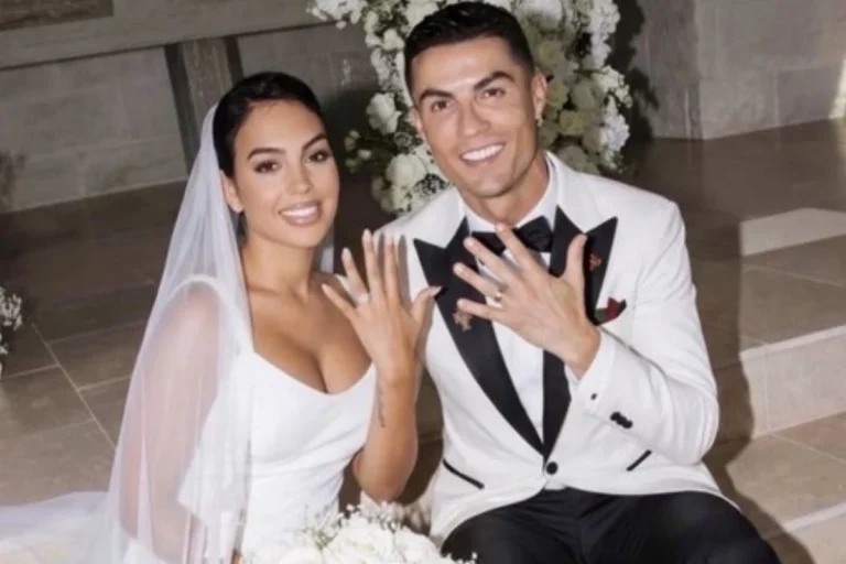 CRISTIANO RONALDO ÇOCUKLARININ ANNESİYLE EVLENDİ