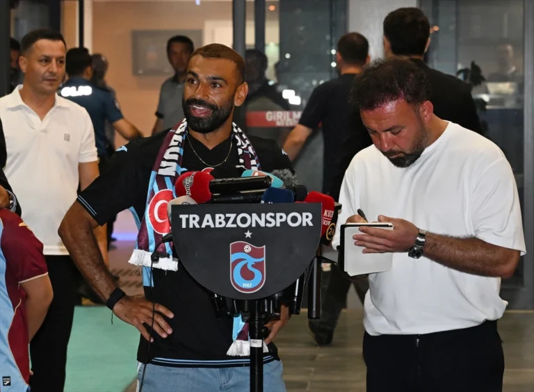 MOHAMED SALAH BÜYÜK COŞKUYLA KARŞILANDI