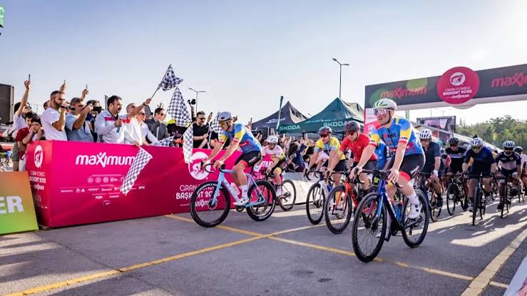 YÜZLERCE BİSİKLETÇİ ANKARA’DA PEDAL ÇEVİRDİ