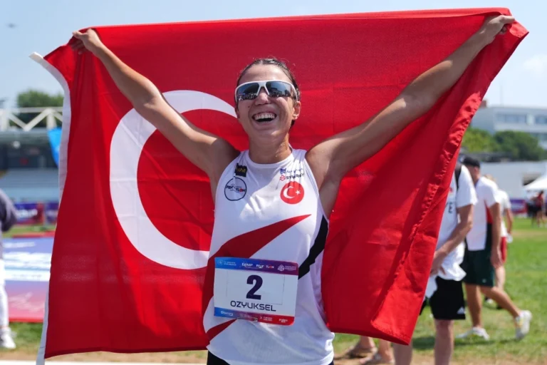 İLKE ÖZYÜKSEL AVRUPA’NIN ZİRVESİNE ÇIKTI
