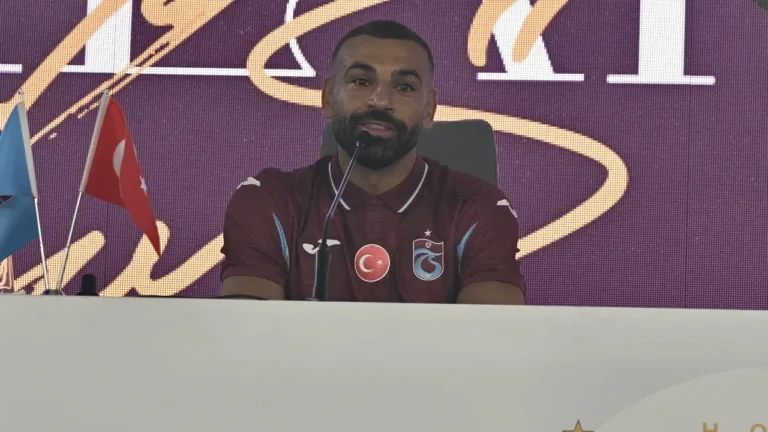 TRABZONSPOR SALAH İÇİN İMZA TÖRENİ DÜZENLEDİ